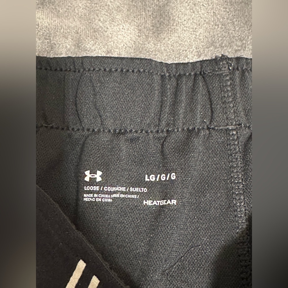 Under Armour Women’s Shorts
Size Large - Picture 3 of 3
